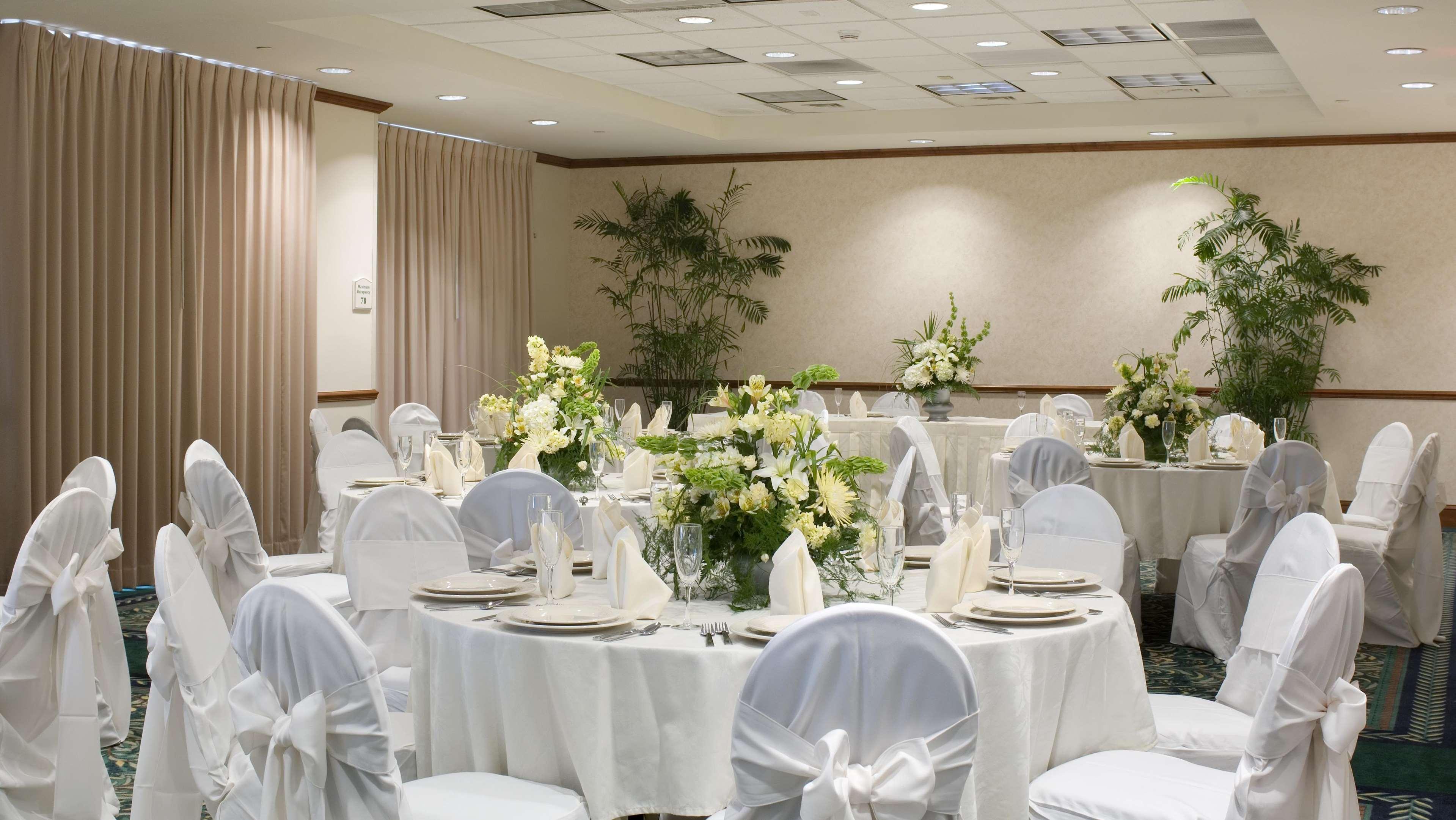 Hilton Garden Inn Tampa East Brandon Mango Restaurant photo